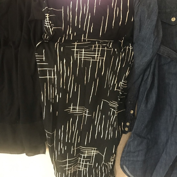 XS Maternity wardrobe- shorts are a size 2 - Picture 3 of 9